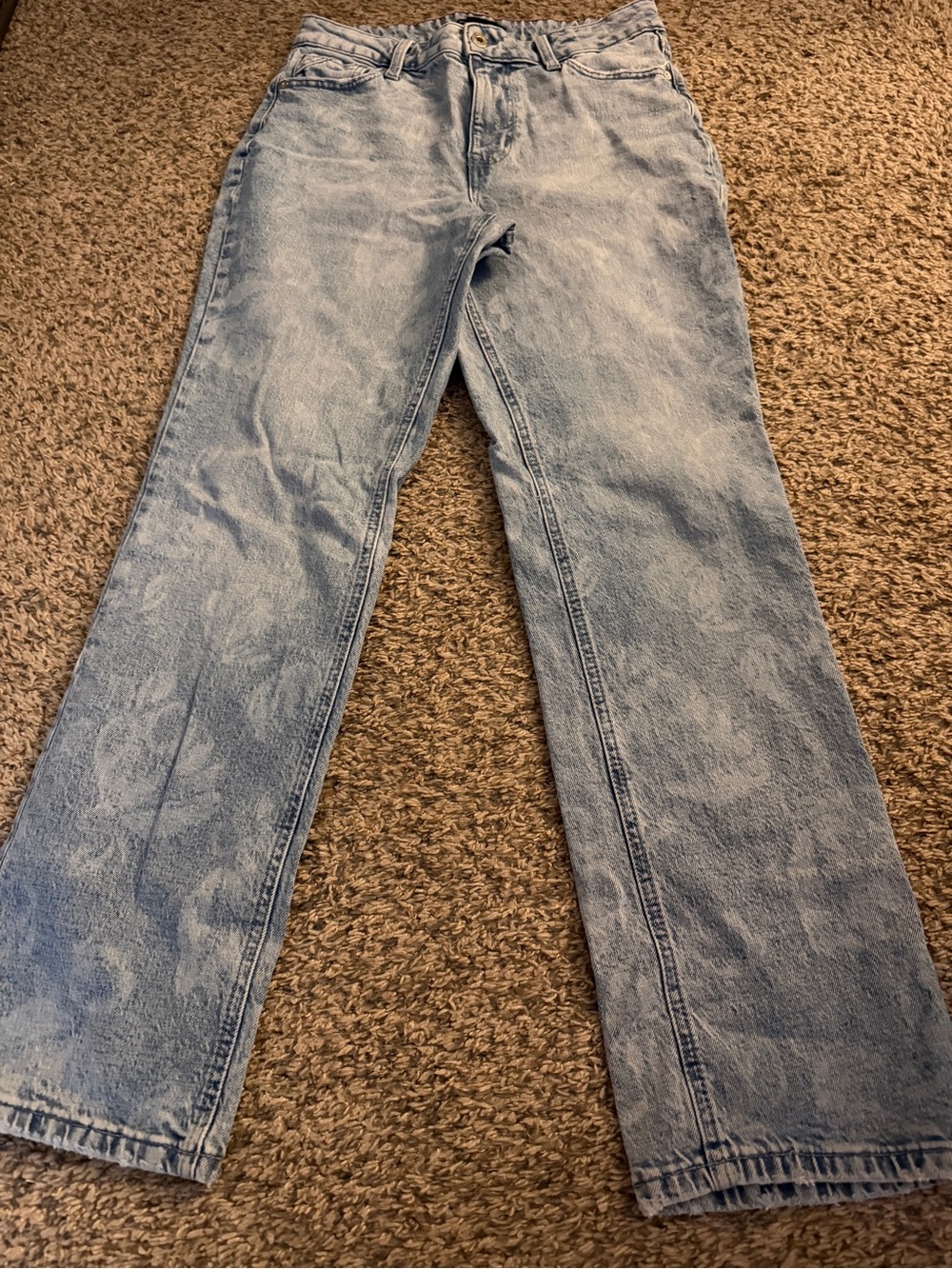 Women’s Straight Leg Jeans in Light Blue Wash